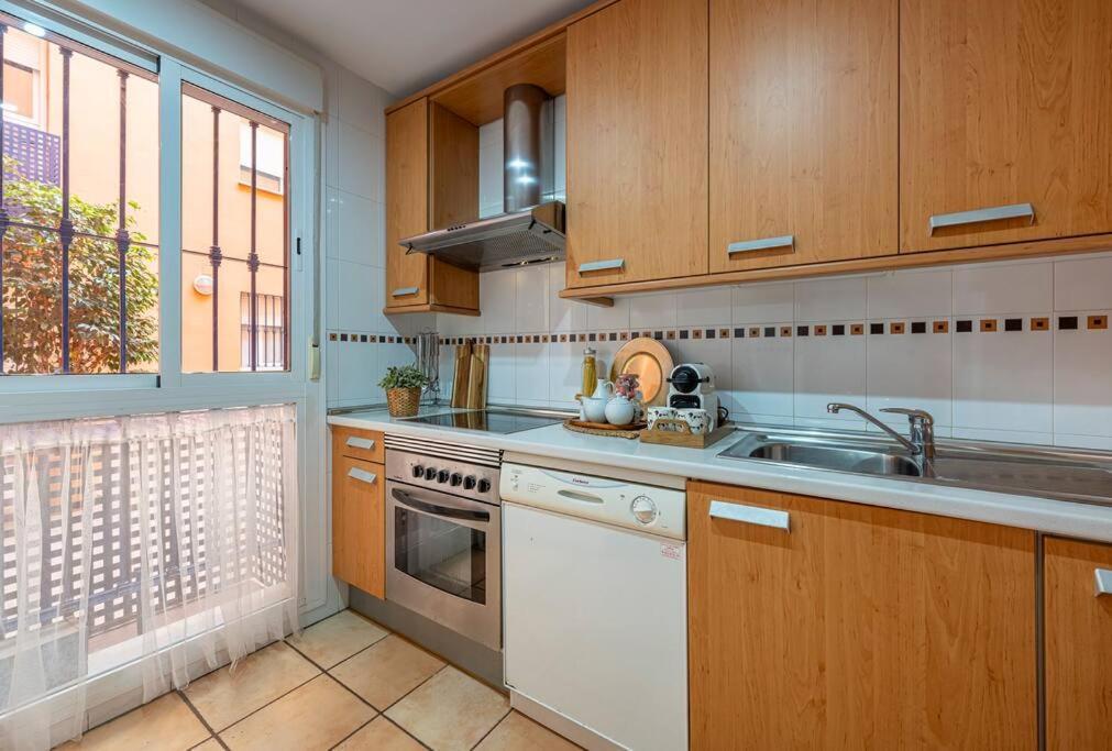 Beautiful 2br With Terrace, Garden & Pool *
