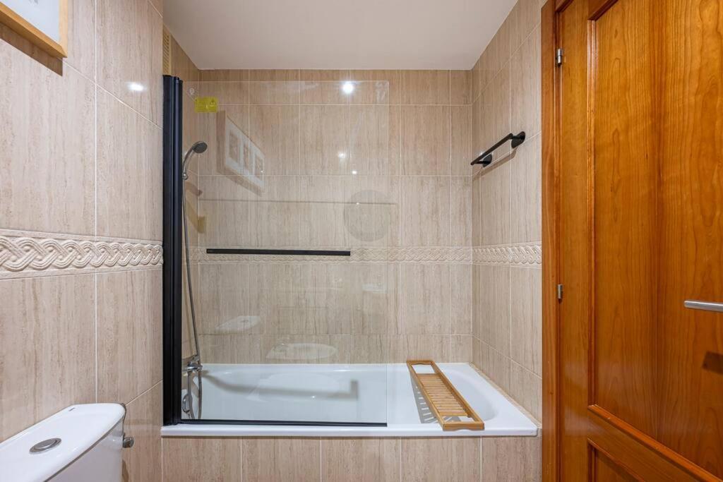 Beautiful 2br With Terrace, Garden & Pool Apartment *