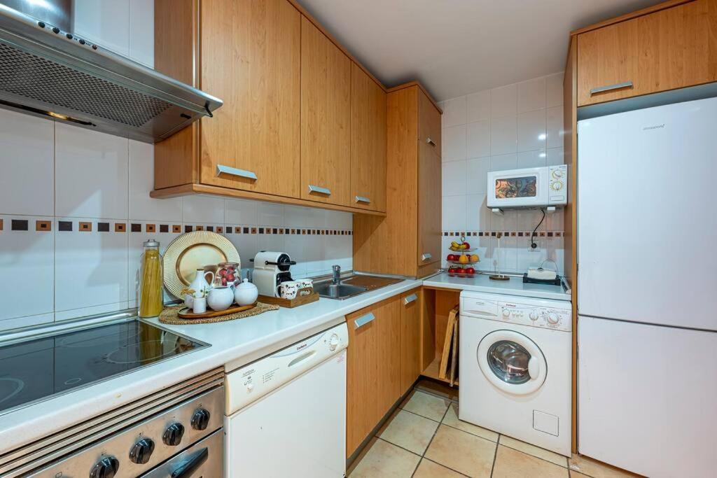 Beautiful 2br With Terrace, Garden & Pool *