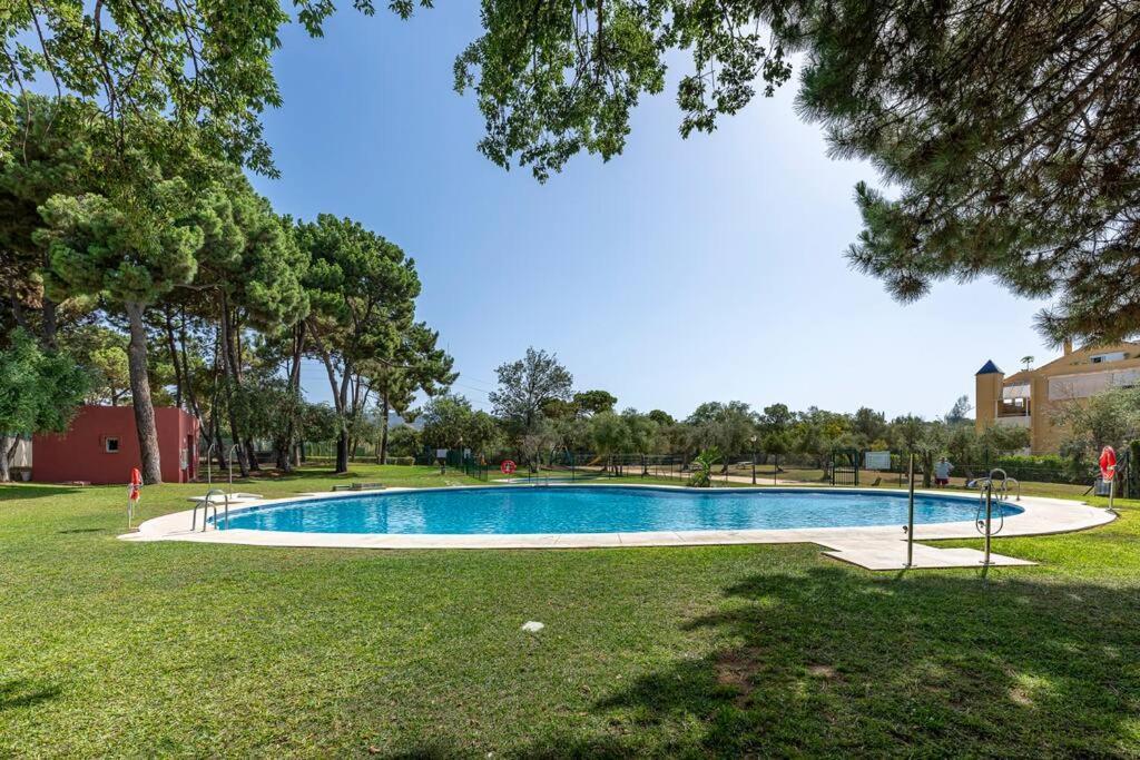 Beautiful 2br With Terrace, Garden & Pool Marbella