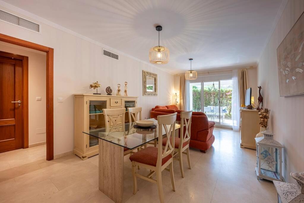 Beautiful 2br With Terrace, Garden & Pool Apartment *