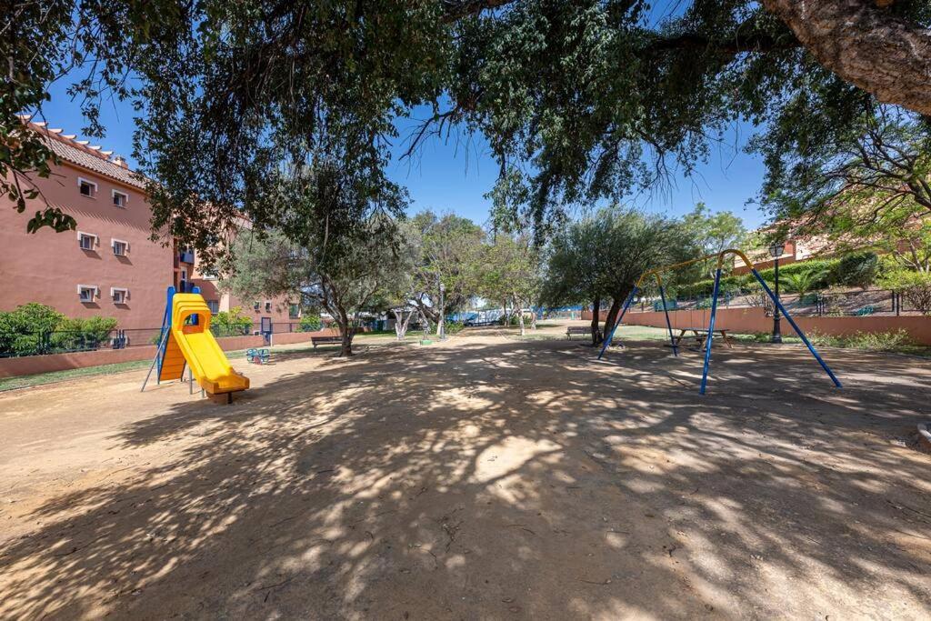 Apartment Beautiful 2br With Terrace, Garden & Pool *